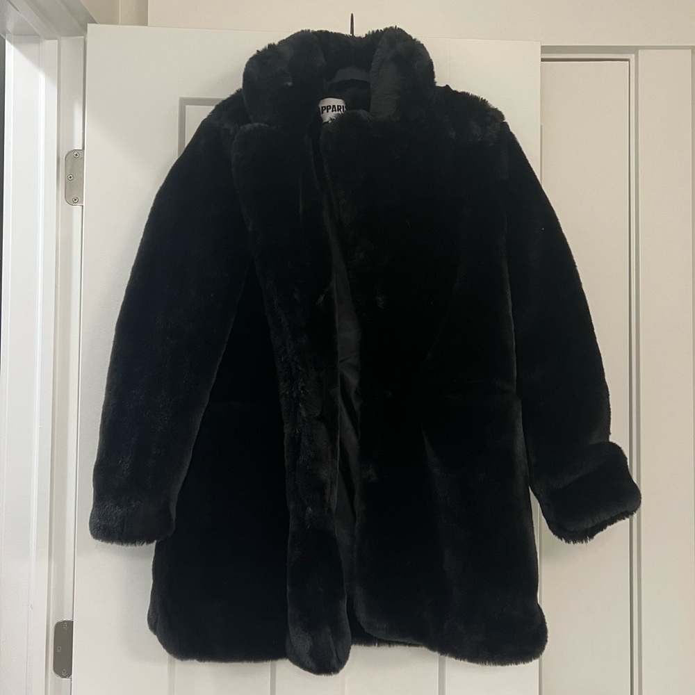 APPARIS FAUX FUR COAT with 3 snap buttons